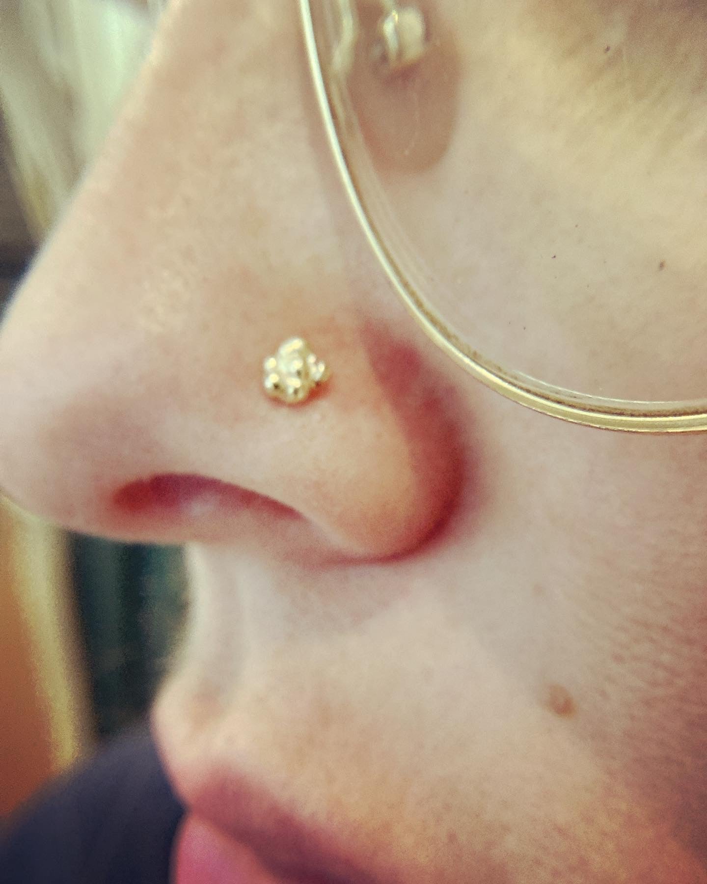 DAISY BLOB STUDS