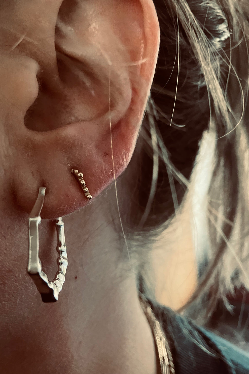 SILVER PEPPER HOOPS