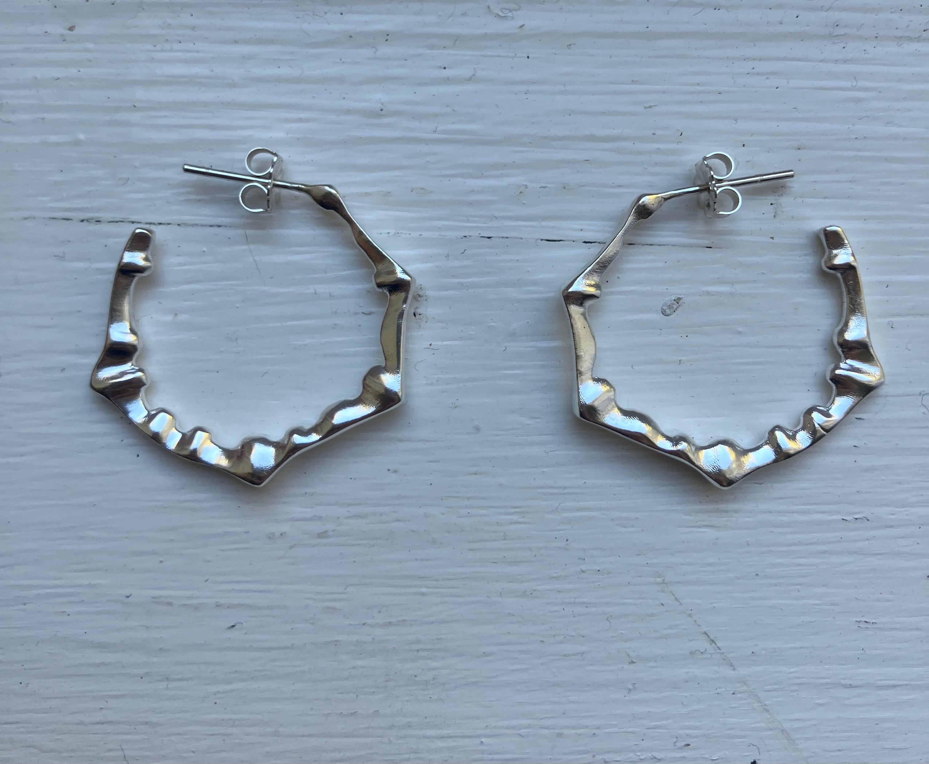 SILVER PEPPER HOOPS